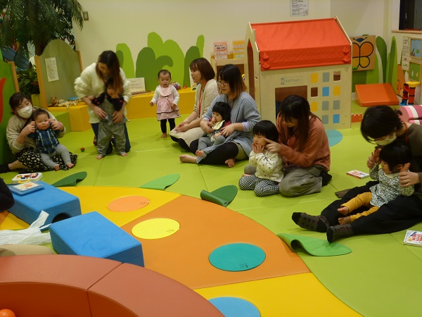ベビーイベント　☆足形でカレンダー作り☆